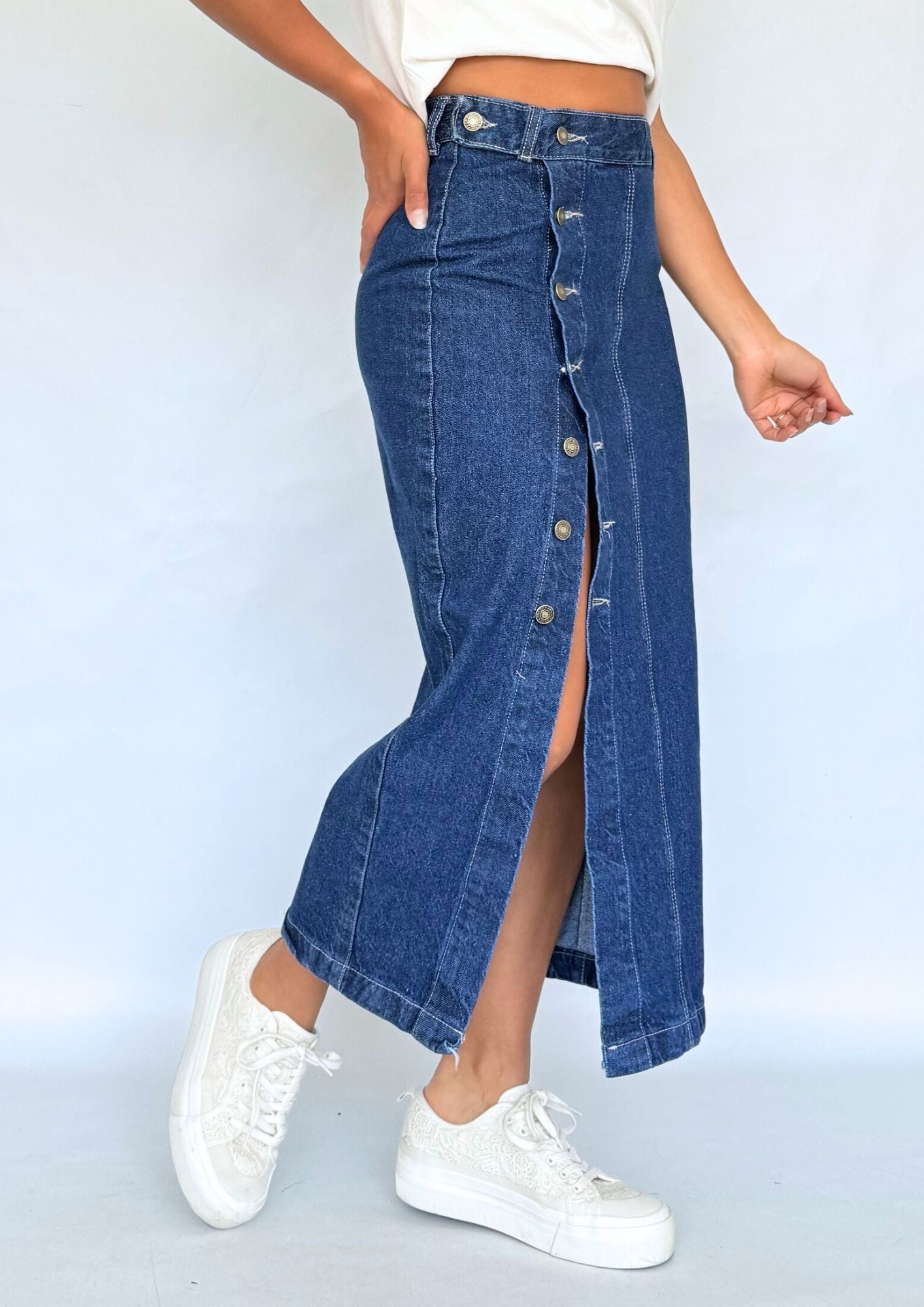 Falda Oscura Abertura Botones